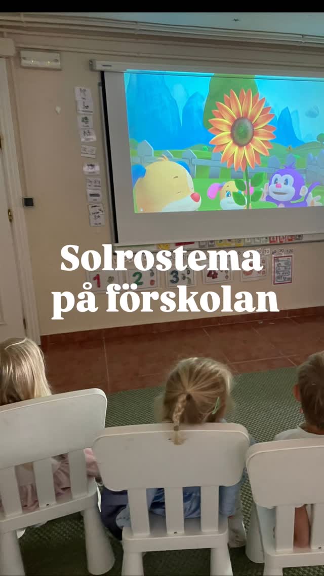 🌻På förskolan har vi arbetat med projektet ”Solros” (Girasol) Nu hoppas vi på fina och höga solrosor till so…