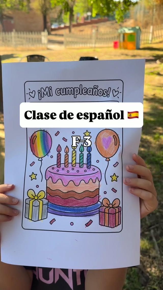 🇪🇸Eleverna i F-3 har arbetat med årets månader på spanska. De har tränat på månadernas namn, att säga när d…