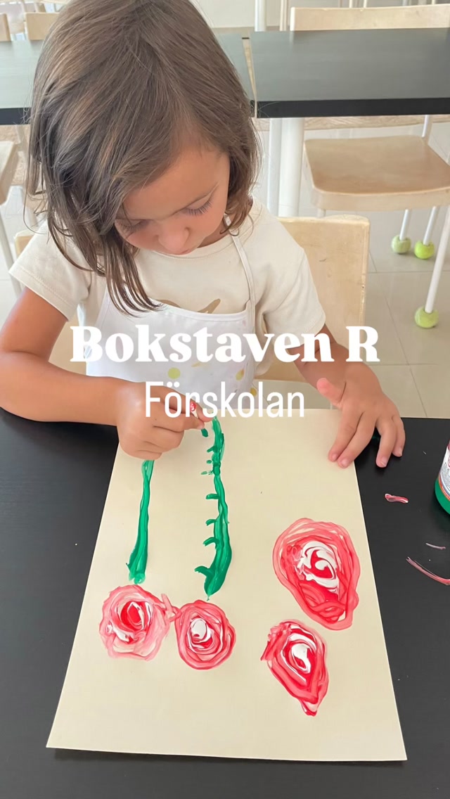 🌹R som i roligt och ros! På förskolan har vi utforskat bokstaven R på ett lekfullt sätt. Vi har tränat på at…