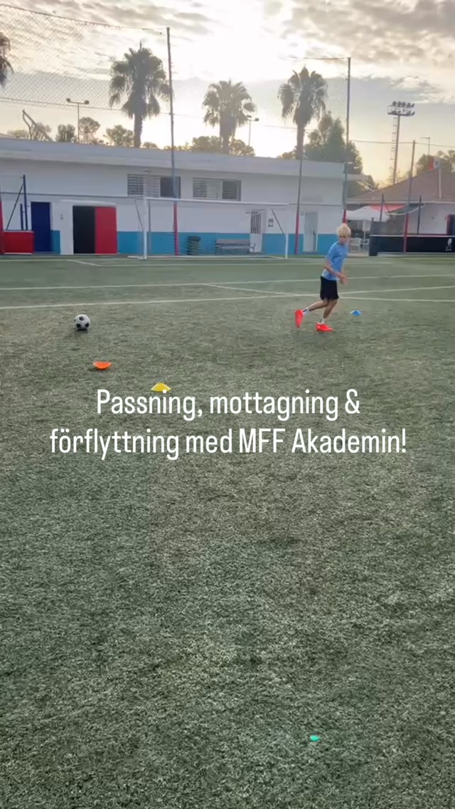 ⚽️ Passning, mottagning & förflyttning med MFF Akademin! 💙 I dagens träning ligger fokus på passningskvalite…