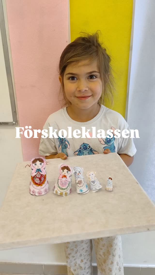 🪆Förskoleklassen har arbetat kreativt och skapat sina egna matrjosjka-dockor 🎨✨ Med fantasi, färg och finmo…